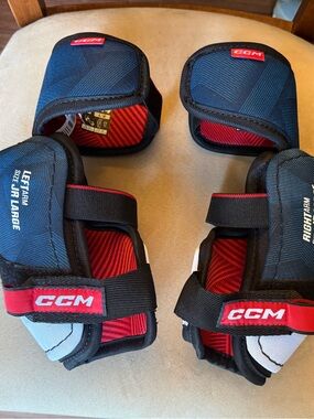 CCM Youth Hockey Elbow Pads 

CCM Hockey elbow pads
Size: Jr Large
New, no tags